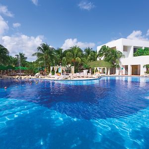 Deluxe Pool View King
